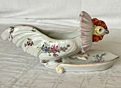 Superbe poule faience de - , en