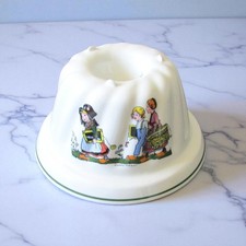Longchamp. Petit moule à Kouglof en porcelaine décor Hansi d'Alsace
