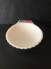 Cendrier ou vide poche CINZANO en forme  Coquille Saint-Jacques opaline blanche