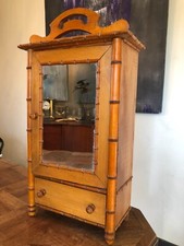 ANCIENNE ARMOIRE DE POUPÉE EN