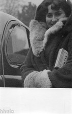 BE024 Vintage Photo Card RPPC Woman Woman Car Coat Fur Book