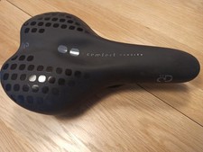 SELLE NEWTON CITY CONFORT DENSITY LINE MIXTE NOIR DECO GRIS 270x175mm RAIL