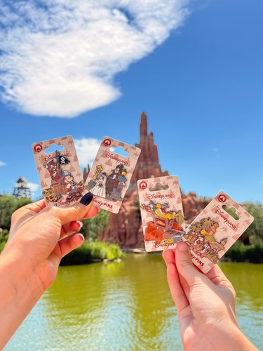Lot pin attractions - de, 4