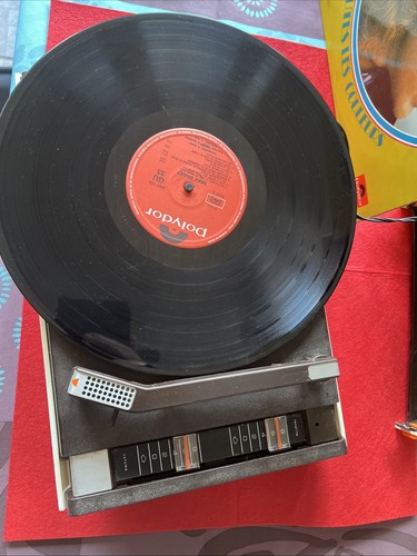 Tourne disque pathétique - tourne,