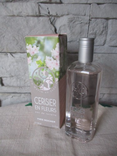 Cerisier fleurs eau de - cerisier,