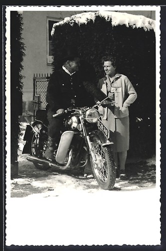 Carte postale photo homme - , sur