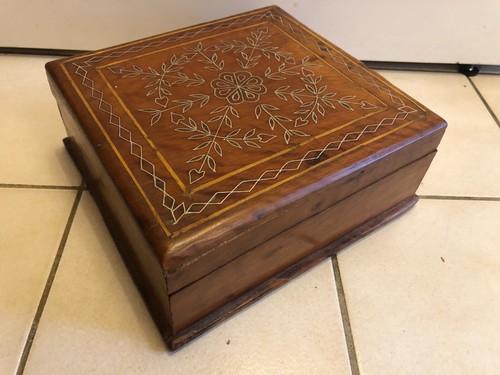 Ancienne jolie caisse - jolie,