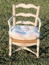 Fauteuil Provençal d'Enfant ou Poupée en bois Peint  et Paillé , Ancien.