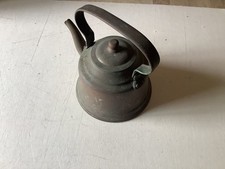 Vieille bouilloire en cuivre