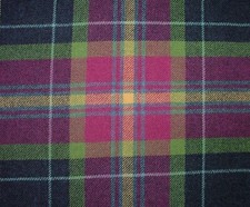 100% Shetland Laine Fuchsia