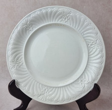 Assiette Ancienne en Faïence Blanche – Creil & Montereau - Décor Relief Coquille