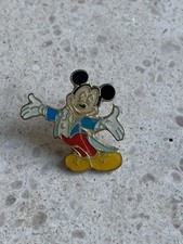 Pin’s Mickey Costume •