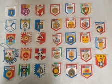 Lot de 33 FANIONS Football