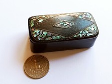 Boîte à tabac ancienne en laque incrustation de nacre antique tobacco snuff box