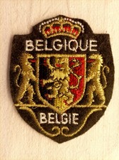 Écusson BELGIQUE en feutrine brodée - hauteur 7,8 cm