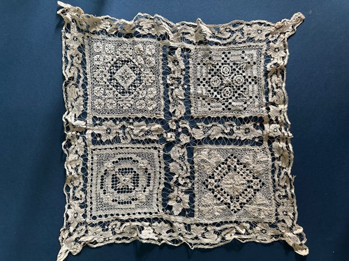 Ancien napperon dentelle - , aux