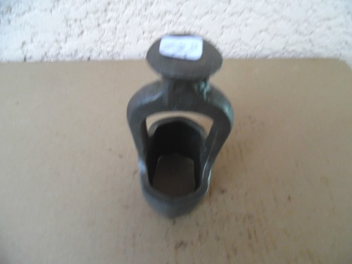 Old tool outil - /,