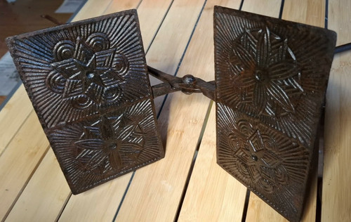 Old wrought iron - wafer, or