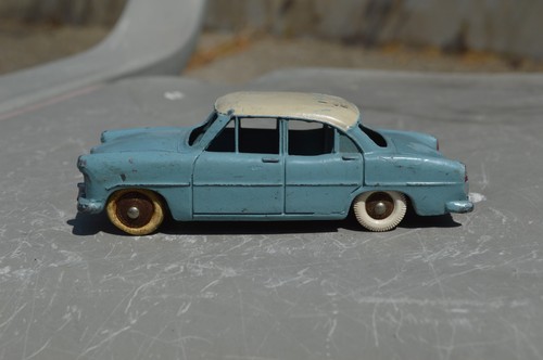 Dinky toys simca - versailles,