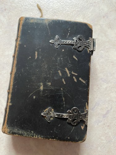 Ancien livre religieux