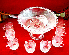 SERVICE A PUNCH EN VERRE TEXTURÉ: SALADIER+8 TASSES ASSORTIES + LOUCHE/ETAT NEUF