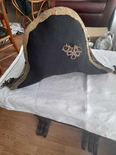 Bicorne feutre moulé dans - bicorne,