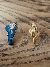 pins pin's doré signé "k"