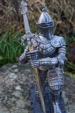 766.383 B  FIGURINE MEDIEVAL