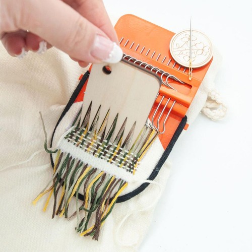 Speedweve type loom - type, crochet