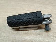 UN REPOSE PIED PILOTE AVANT