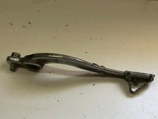 UNE PEDALE DE FREIN ARRIERE