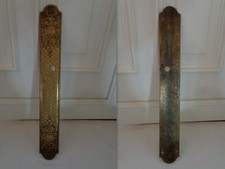 GRANDE PLAQUE DE PROPRETE PARURE DE PORTE CHATEAU EN BRONZE DORE OUVRAGE  50 CM
