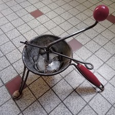 ANCIENNE MOULINETTE  À