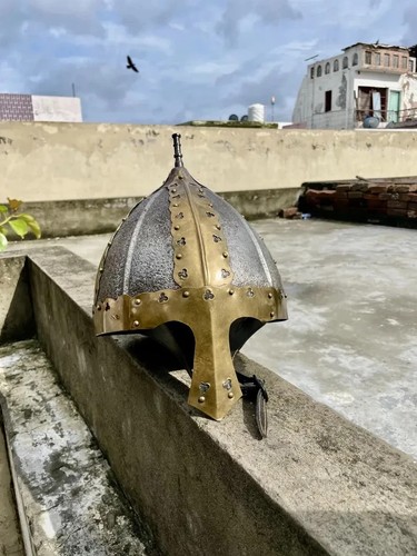 Casque viking médiéval fait