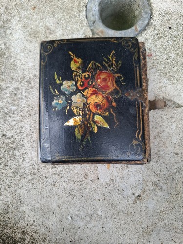 Petite boite ancienne pour - petite,