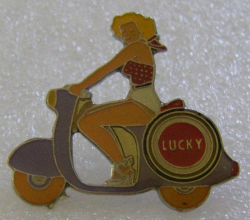 Pin lucky strike - pin's, cigarettes