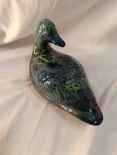 Tire Lire Zoomorphe Canard Dans Les Tons De Vert Et De Bleu.