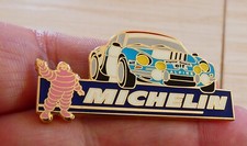TRES RARE PIN'S VOITURE RENAULT ALPINE A 110 BERLINETTE MICHELIN BIBENDUM ROSE