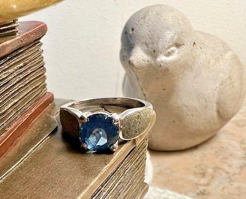 Bague sertie pierre - , précieuse