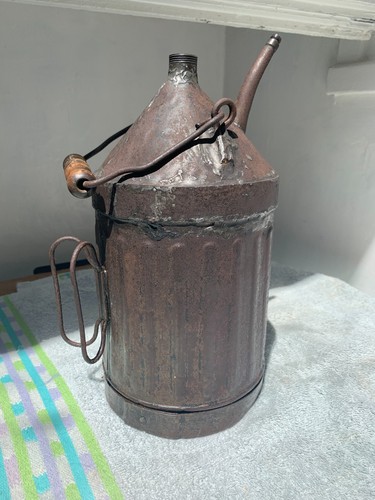 Ancien bidon tôle - tôle, huile