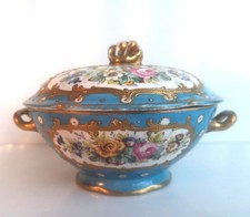 Coupe couverte à anses