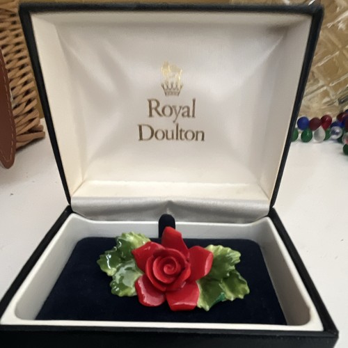 Royal doulton broche - royal, fleur