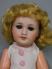 Poupée ancienne: Ravissante