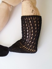 Poupée ancienne : chaussettes  artisanales en fil noir Taille 10