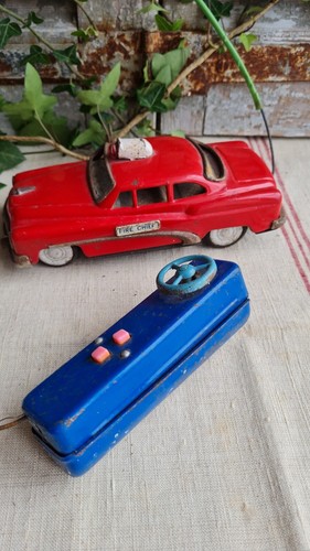Ancienne voiture tole - ancienne, en