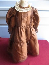 JOLIE ROBE TISSU SATINE AVEC