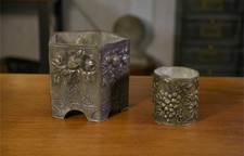 Lot de 2 cache-pots en étain repoussé 1950-1960's