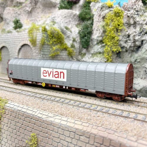 Wagon bâché type - , rils
