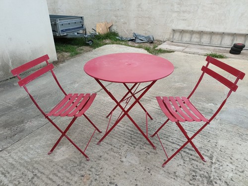Table chaises rouge - et,