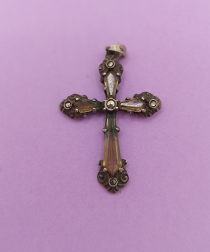 Ancienne croix pendentif